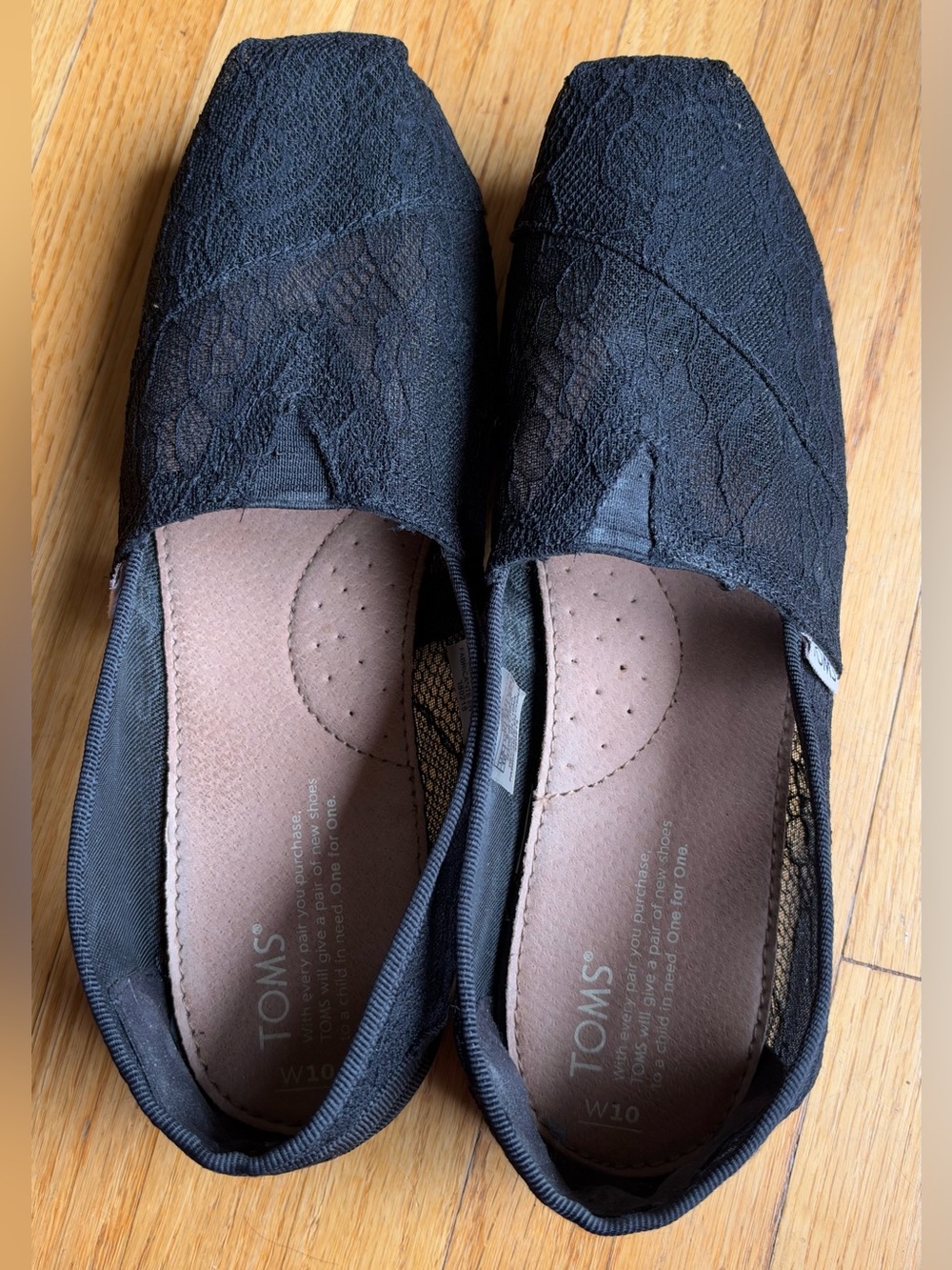 TOMS Black Lace Slip-On Flats Sz 10